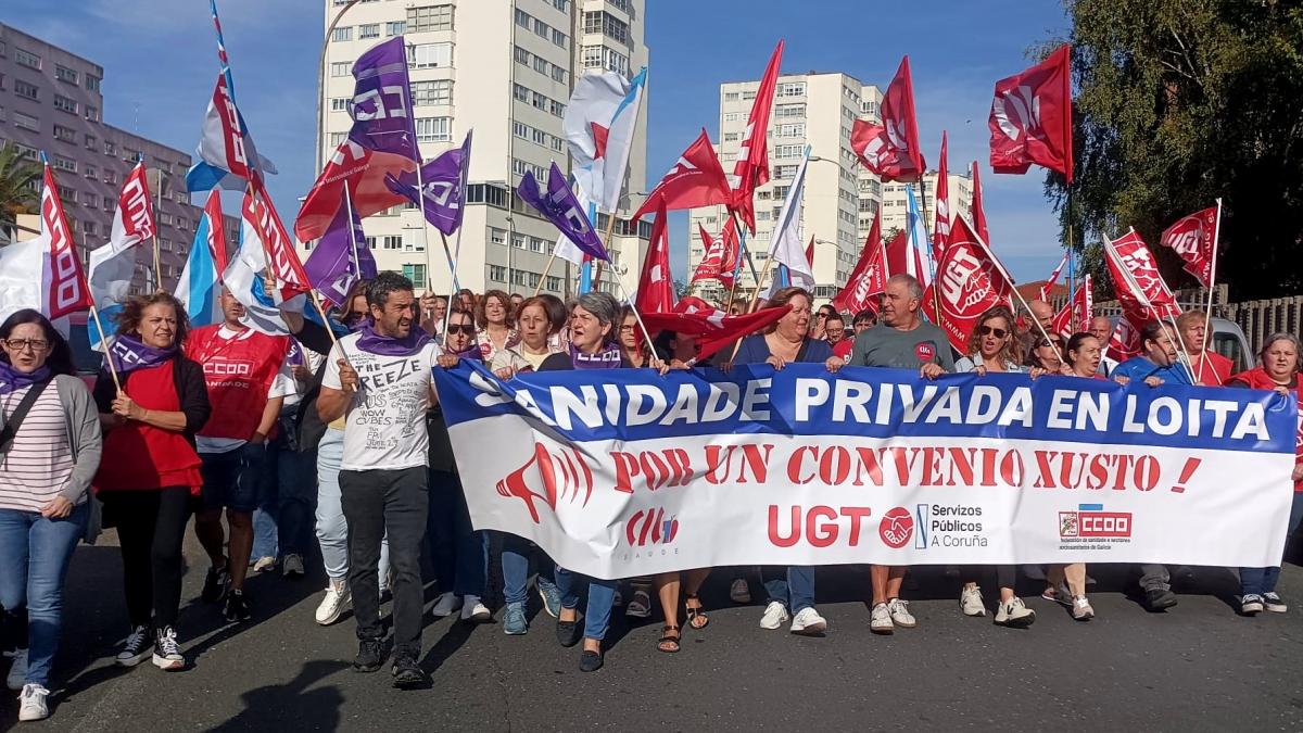 Protesta do persoal da sanidade privada nas inmediacins do Hospital Juan Cardona de Ferrol