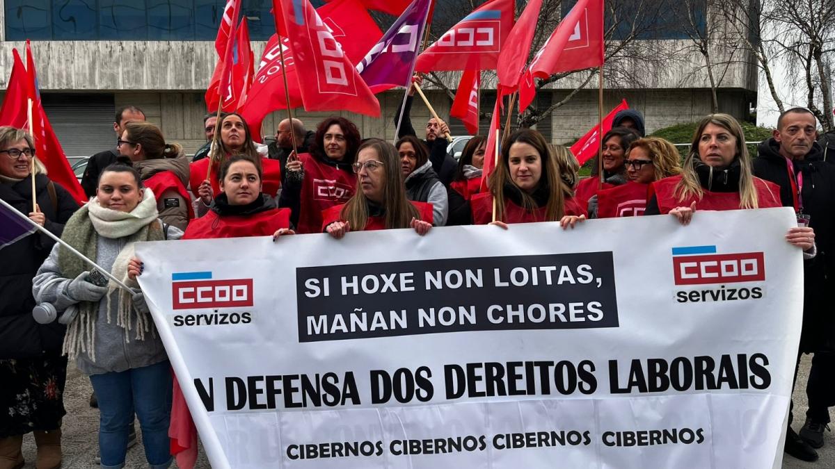 Concentracin en defensa dos dereitos laborais en Cibernos (8/1/2024)