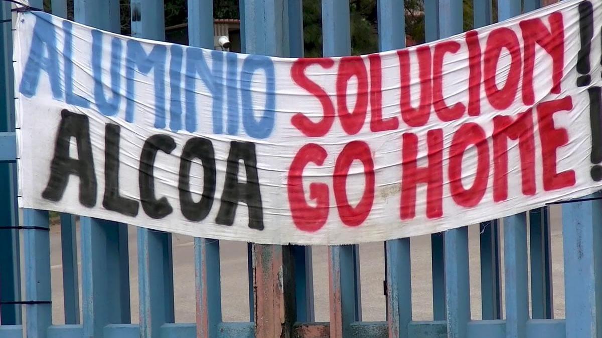 Pancarta esixindo solucins para Alcoa San Cibrao | Fonte: Arquivo CCOO