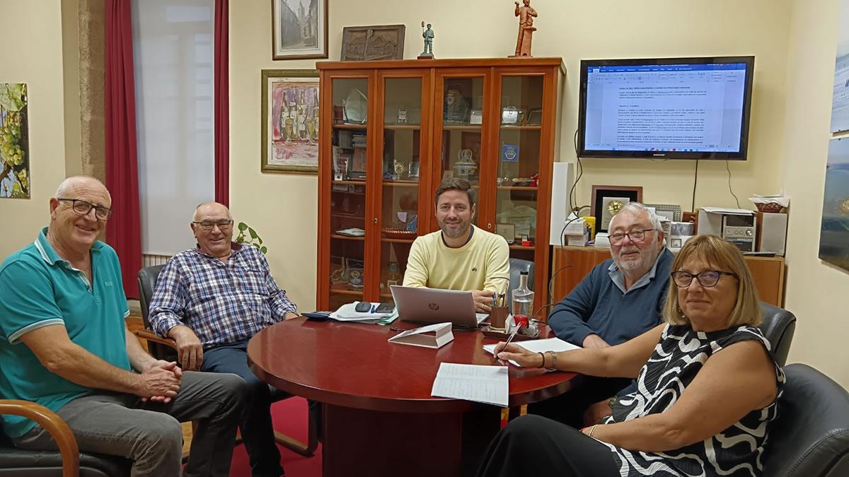 Reunin de membros de CCOO co alcalde de Cambados