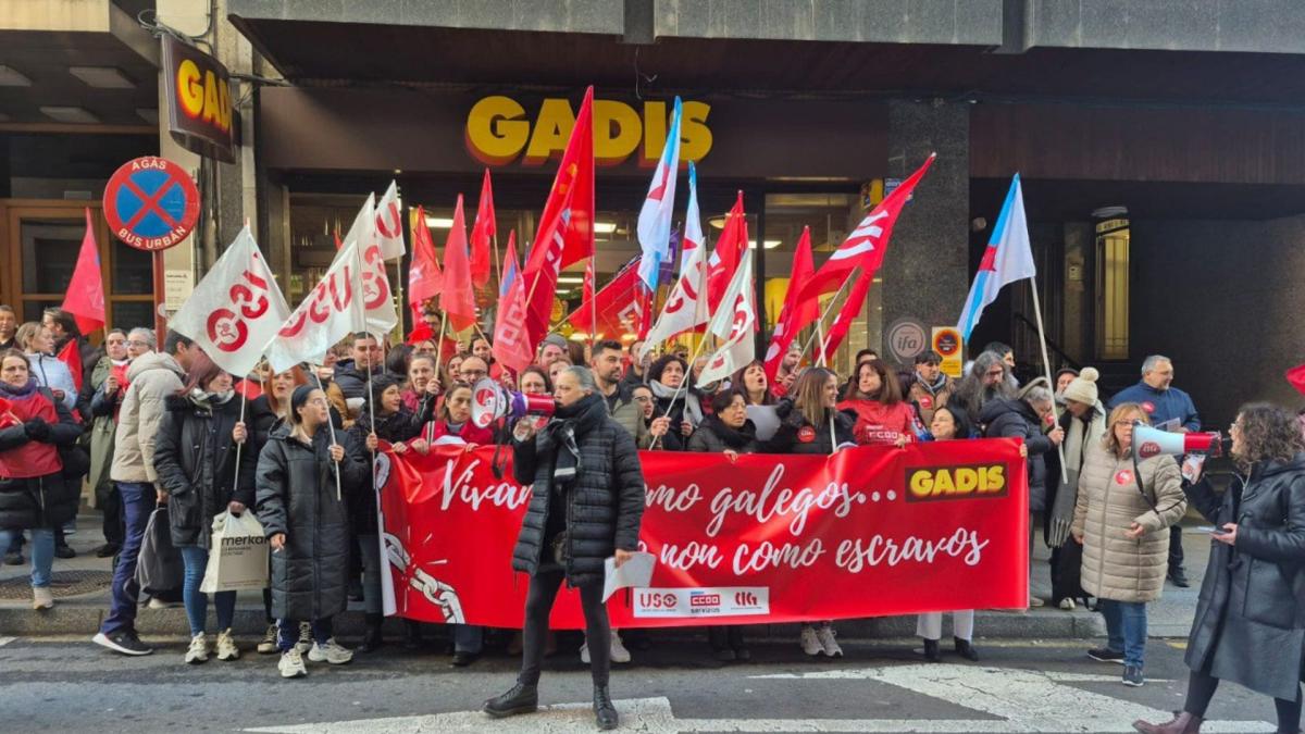 Concentracin para esixir o respecto aos dereitos laborais en Gadis (16/12/2024)