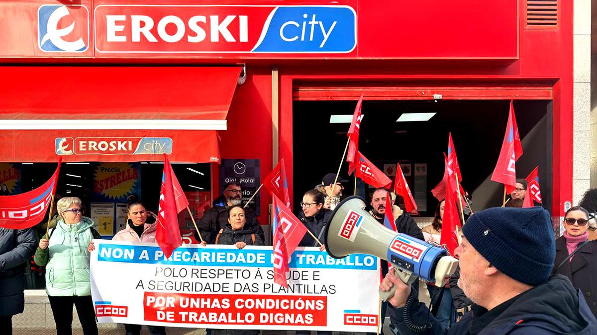 Concentracin diante da franqua de Eroski en Ponteceso (14/1/2025)